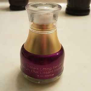 Younique Instant Lifting Serum